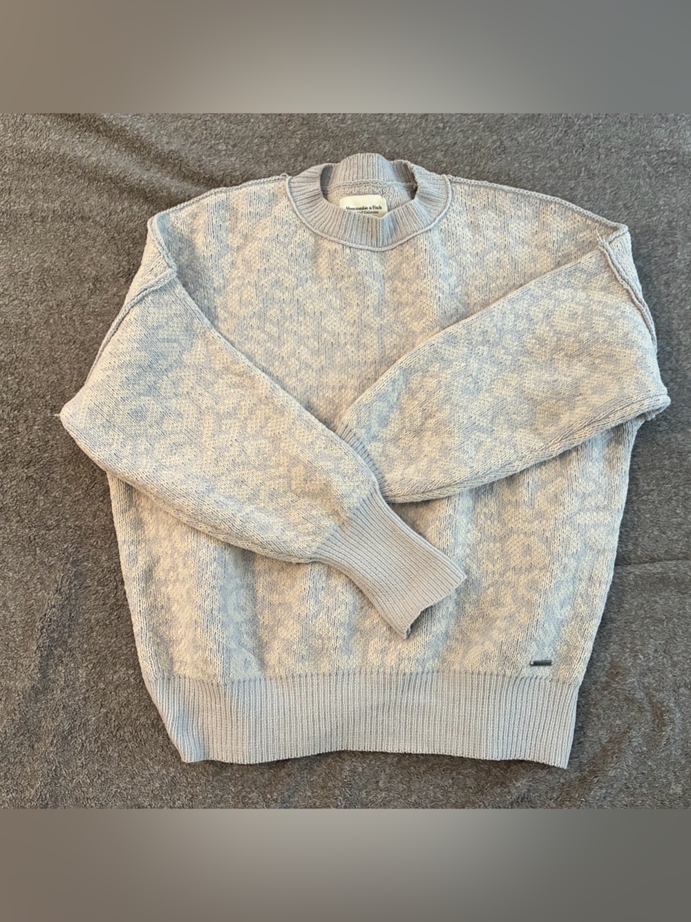 Abercrombie & Fitch Light Gray Crewneck Sweater